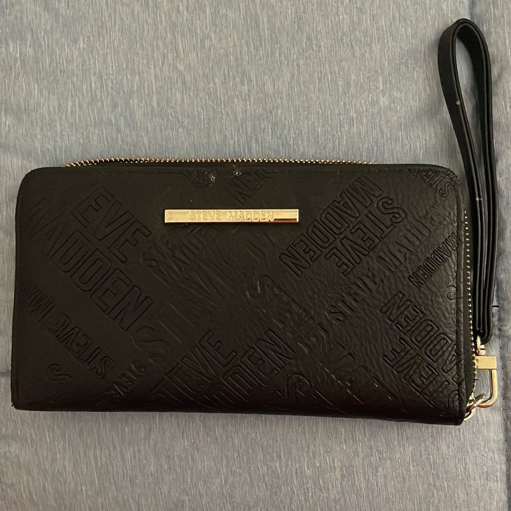 Steve Madden Zip Wallet